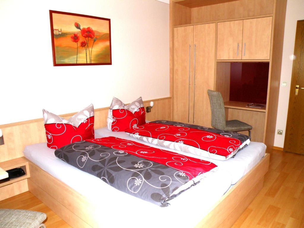 Zum Schwarzen Baeren Hotel Vohenstrauss Phòng bức ảnh