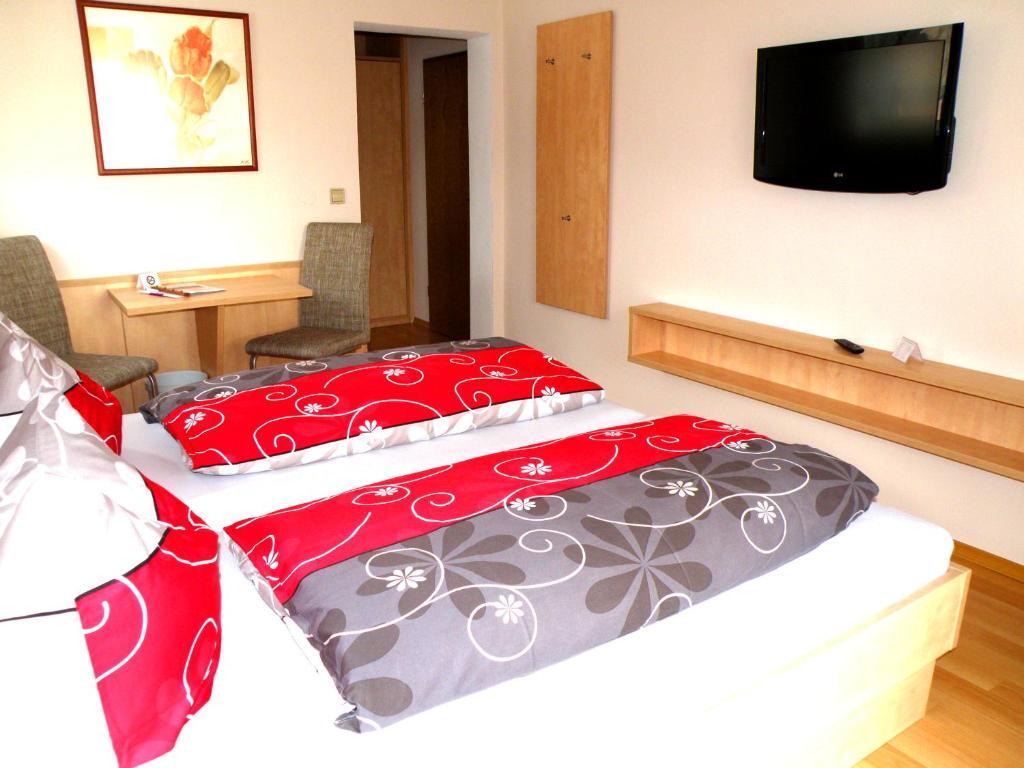 Zum Schwarzen Baeren Hotel Vohenstrauss Phòng bức ảnh