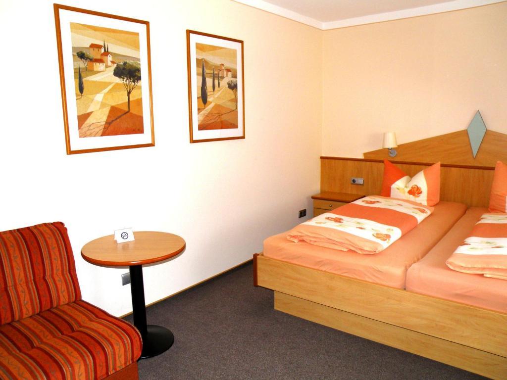 Zum Schwarzen Baeren Hotel Vohenstrauss Ngoại thất bức ảnh