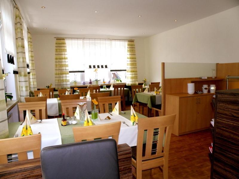Zum Schwarzen Baeren Hotel Vohenstrauss Ngoại thất bức ảnh
