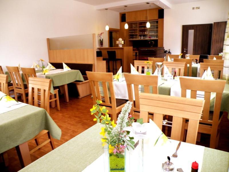 Zum Schwarzen Baeren Hotel Vohenstrauss Ngoại thất bức ảnh