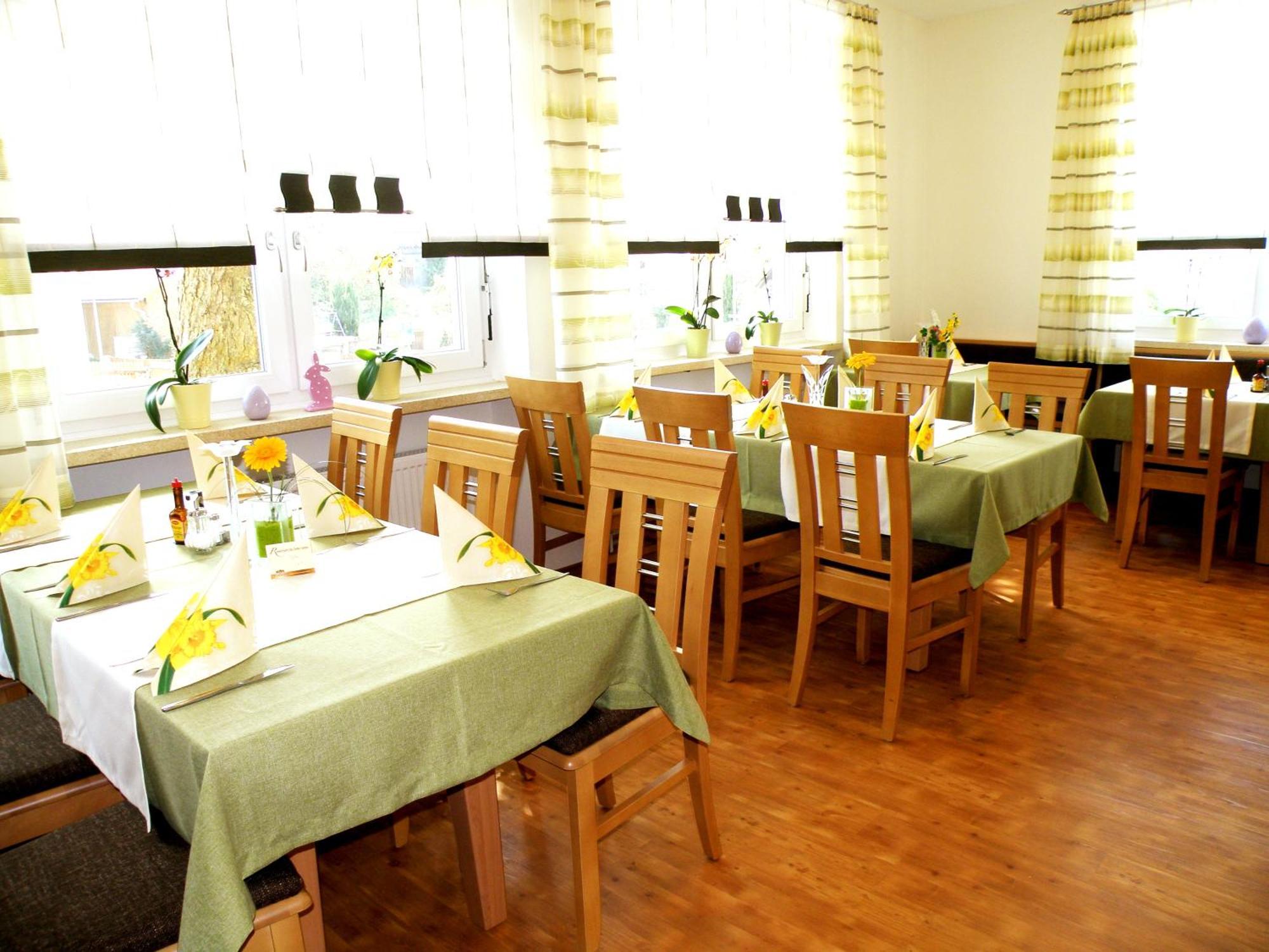 Zum Schwarzen Baeren Hotel Vohenstrauss Ngoại thất bức ảnh