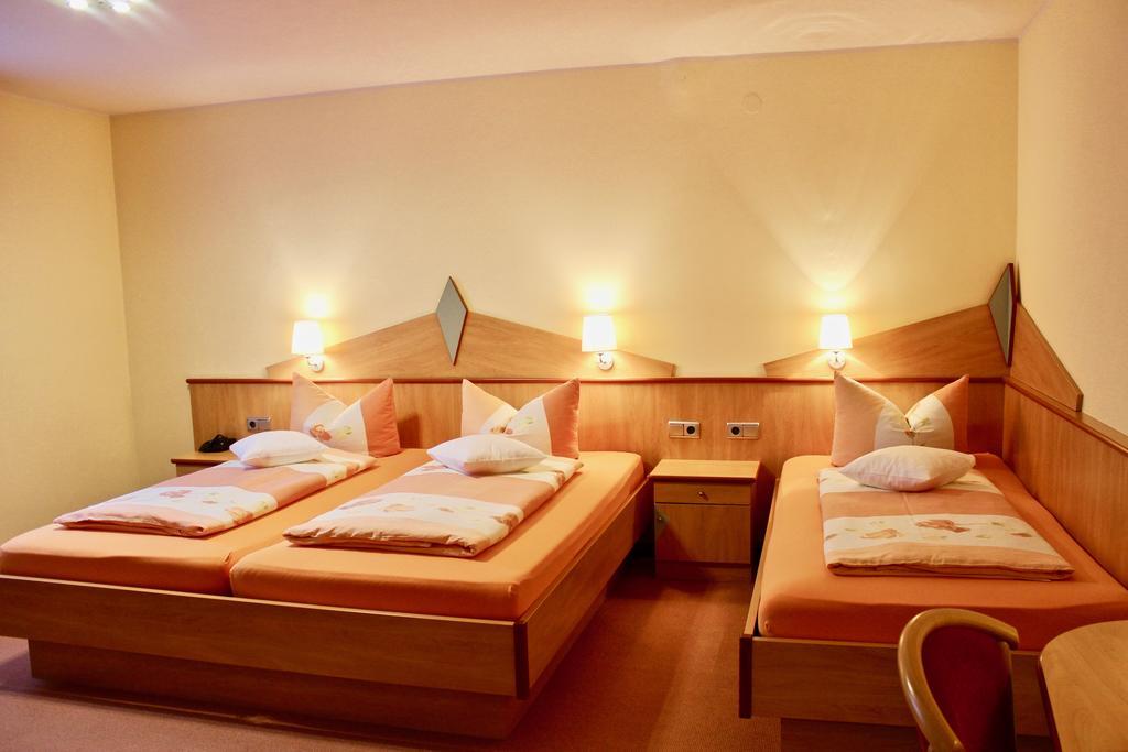 Zum Schwarzen Baeren Hotel Vohenstrauss Ngoại thất bức ảnh