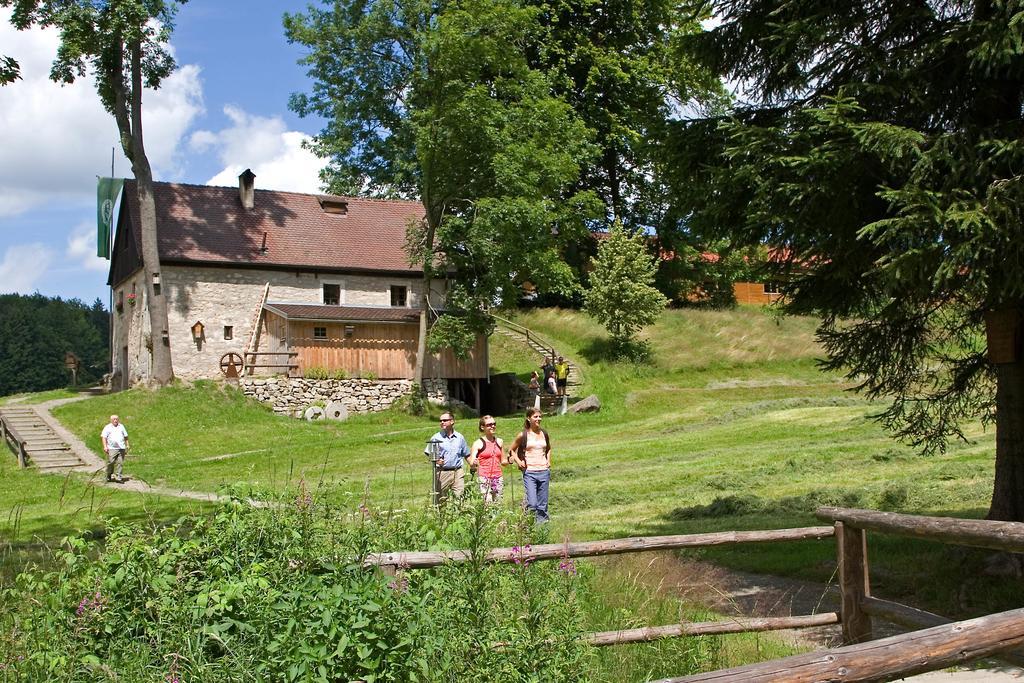 Zum Schwarzen Baeren Hotel Vohenstrauss Ngoại thất bức ảnh