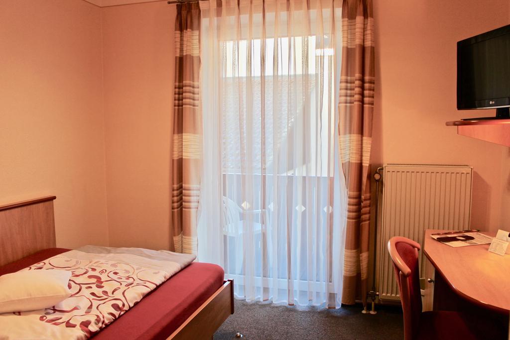 Zum Schwarzen Baeren Hotel Vohenstrauss Ngoại thất bức ảnh