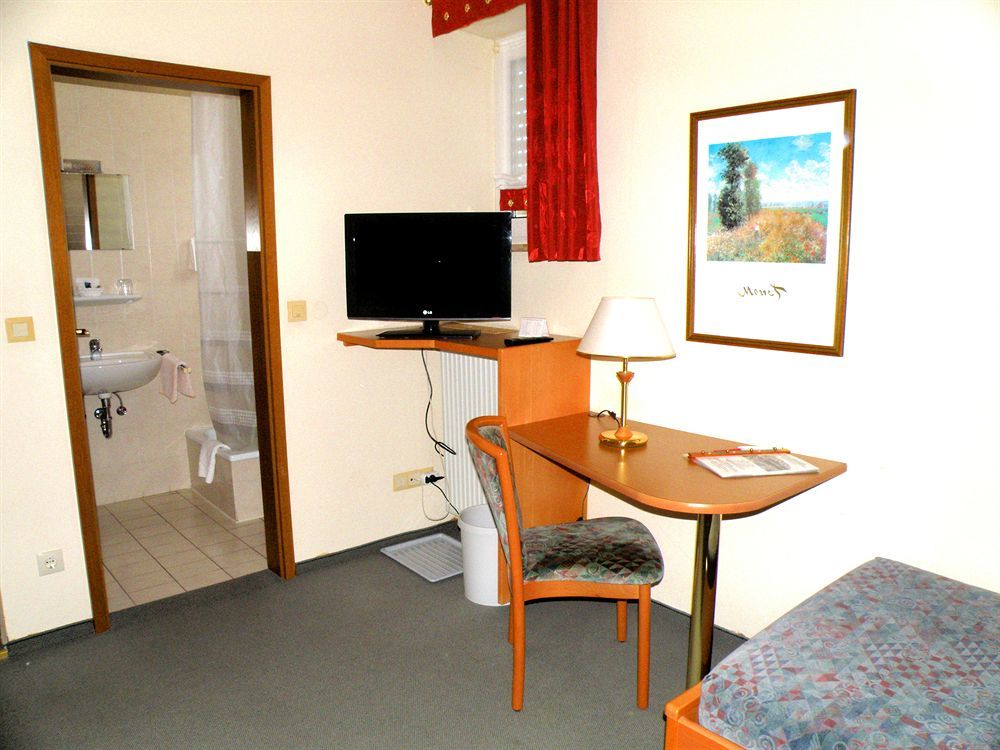 Zum Schwarzen Baeren Hotel Vohenstrauss Ngoại thất bức ảnh