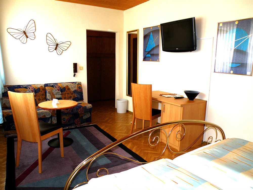 Zum Schwarzen Baeren Hotel Vohenstrauss Ngoại thất bức ảnh